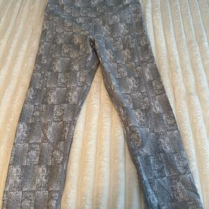 ZYIA Gray Patterned Capris